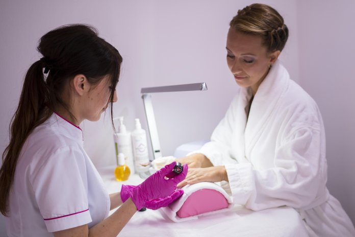 beutysystem - lampa do manicure na biurko 3 - Pawel.jpg