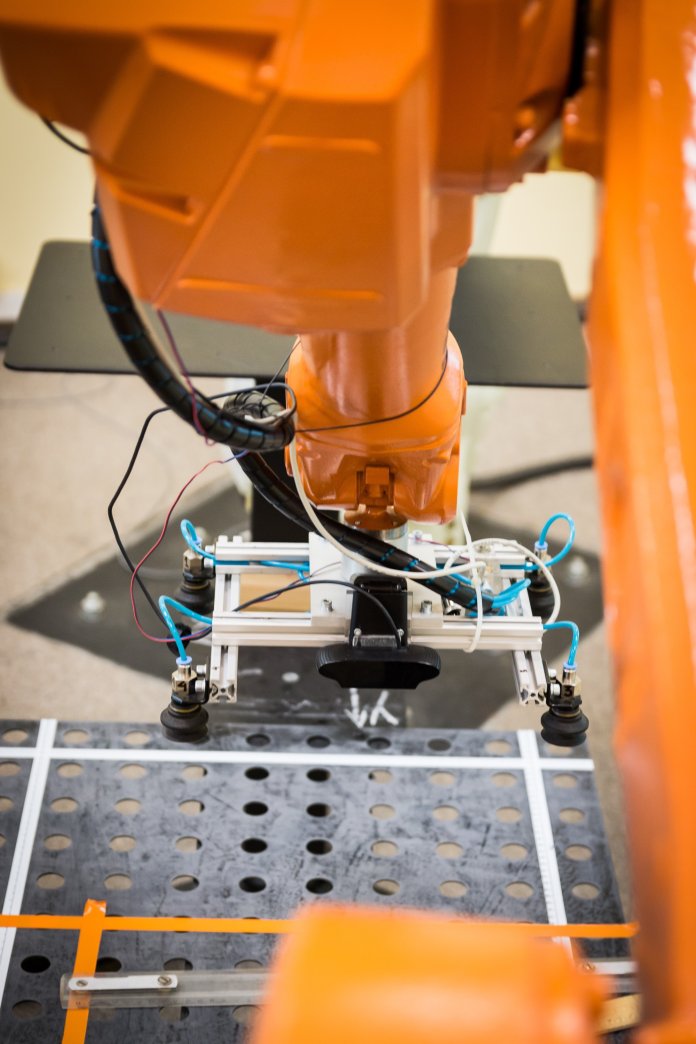 autonomiczne roboty magazynowe 3.jpg